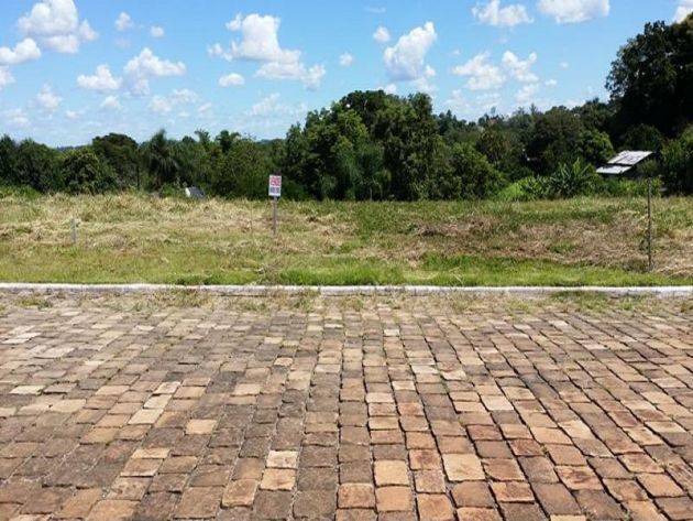 TERRENO NO LOTEAMENTO SAINT MORITZ 